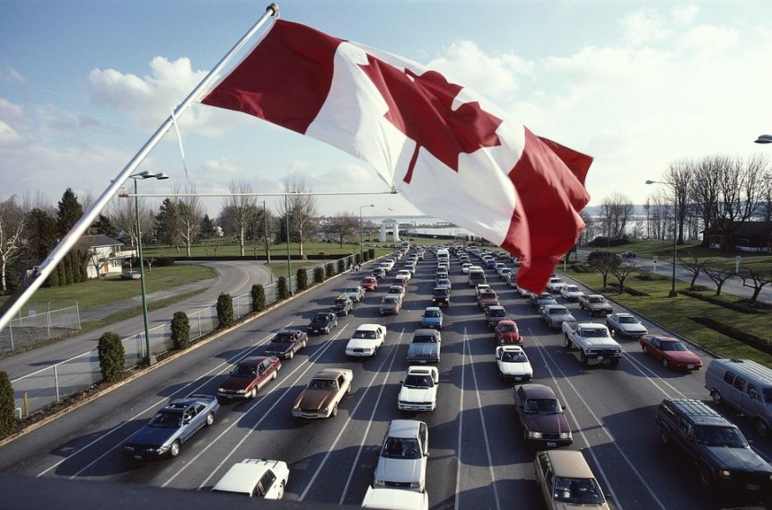 2025 Americans Visiting Canada by Land: Entry Requirements, Documents & Border Guide
