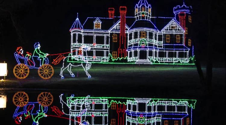 6 Ways to Enjoy a New England Christmas