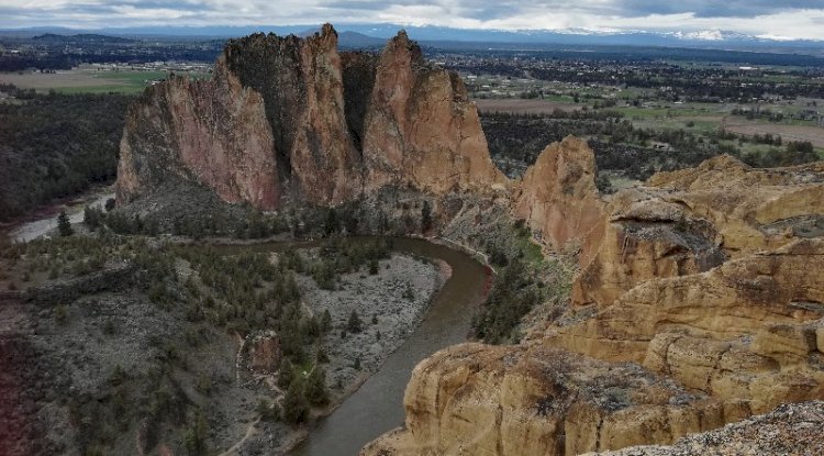 Smith Rock, a semi-desert paradise in central Oregon, must-see.